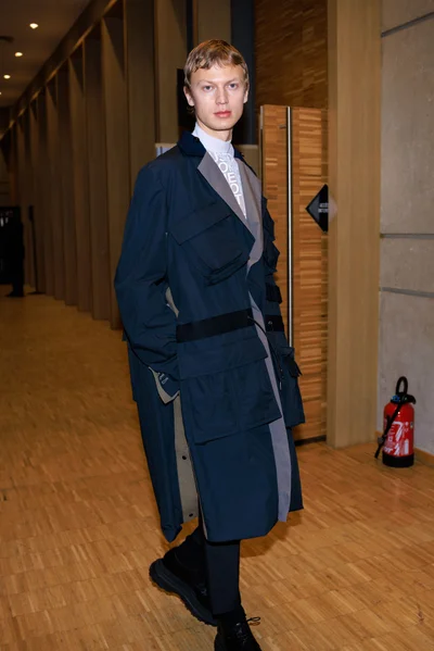 Look 3